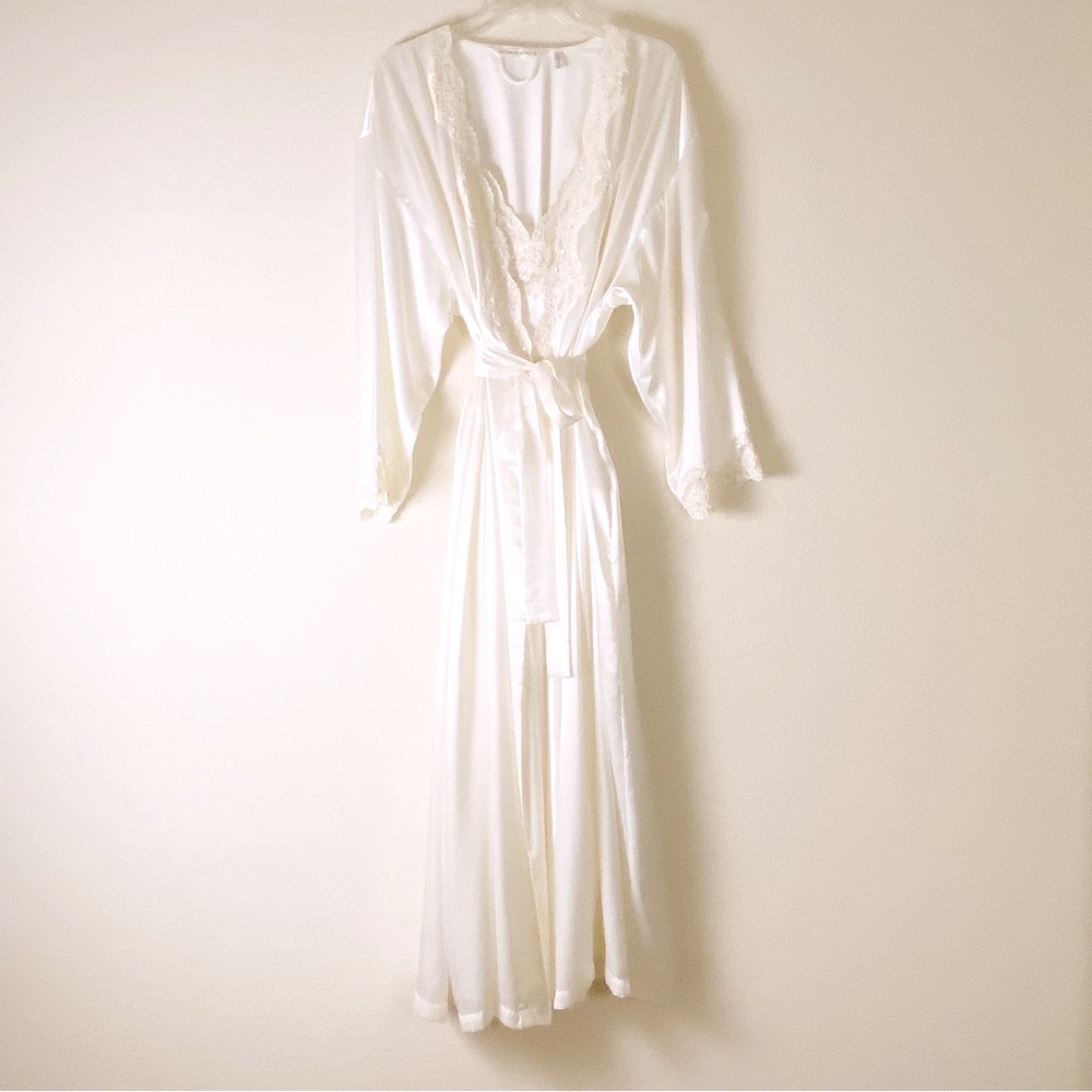 Vintage Victoria’s Secret Ivory Gown And Robe Set